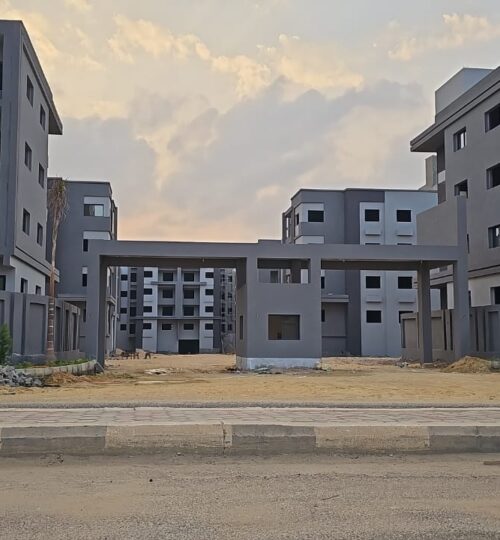 شقه للبيع 165م بمدينه الشروق كمبوند town Square الحي الثامن