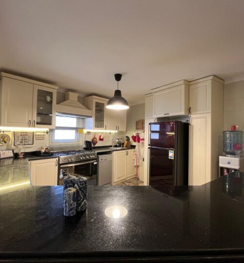 شقه للبيع 240 بالعبور